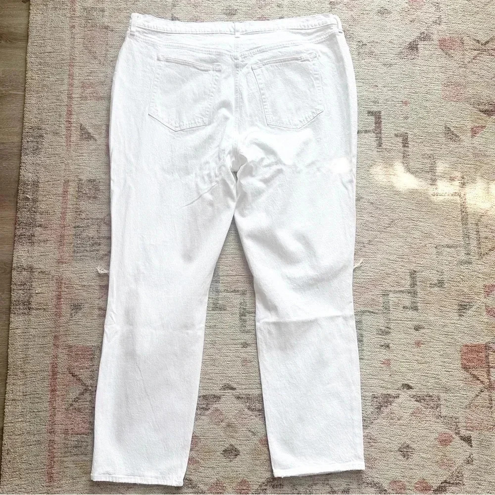 NWT Abercrombie & Fitch• Curve love ultra high rise 90’s straight jean plus size - Picture 4 of 7